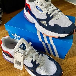 Adidas Falcons US Sz 9 (never worn!)